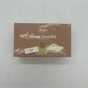 Revolution Beauty Accessory Gift Set 3 Piece You Are Beautiful Facial Cleansing